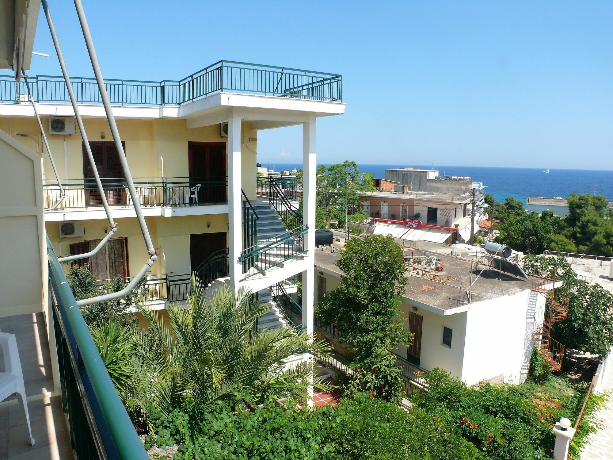 Hotel Karyatides Agía Marína Exterior foto