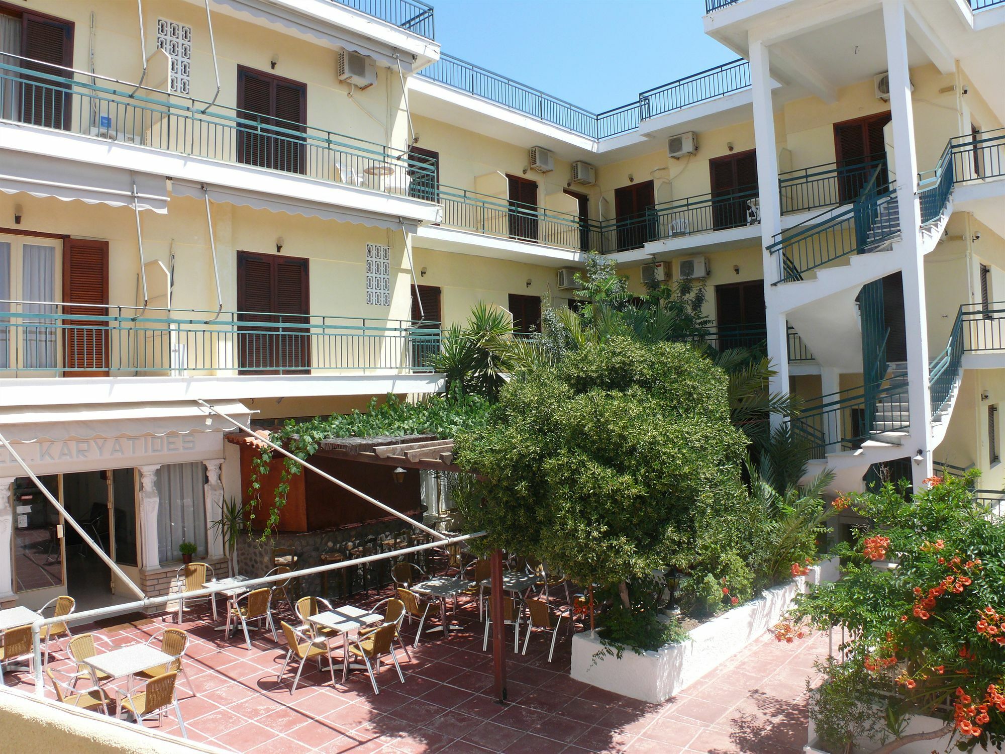 Hotel Karyatides Agía Marína Exterior foto